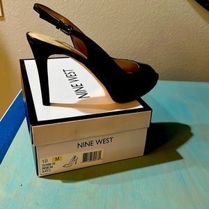 Women’s black shoes sz 10M.